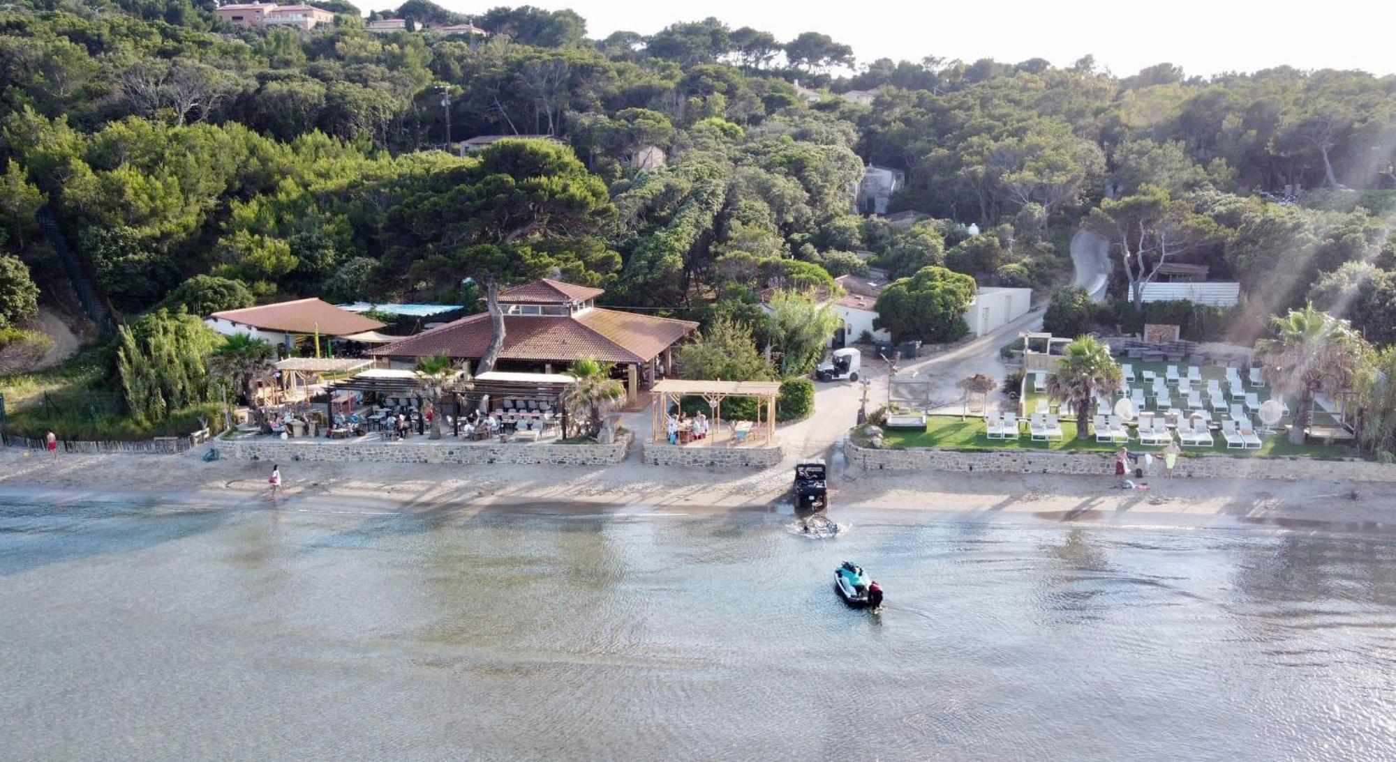 Playa Pachamama Hotel Hyeres Bagian luar foto