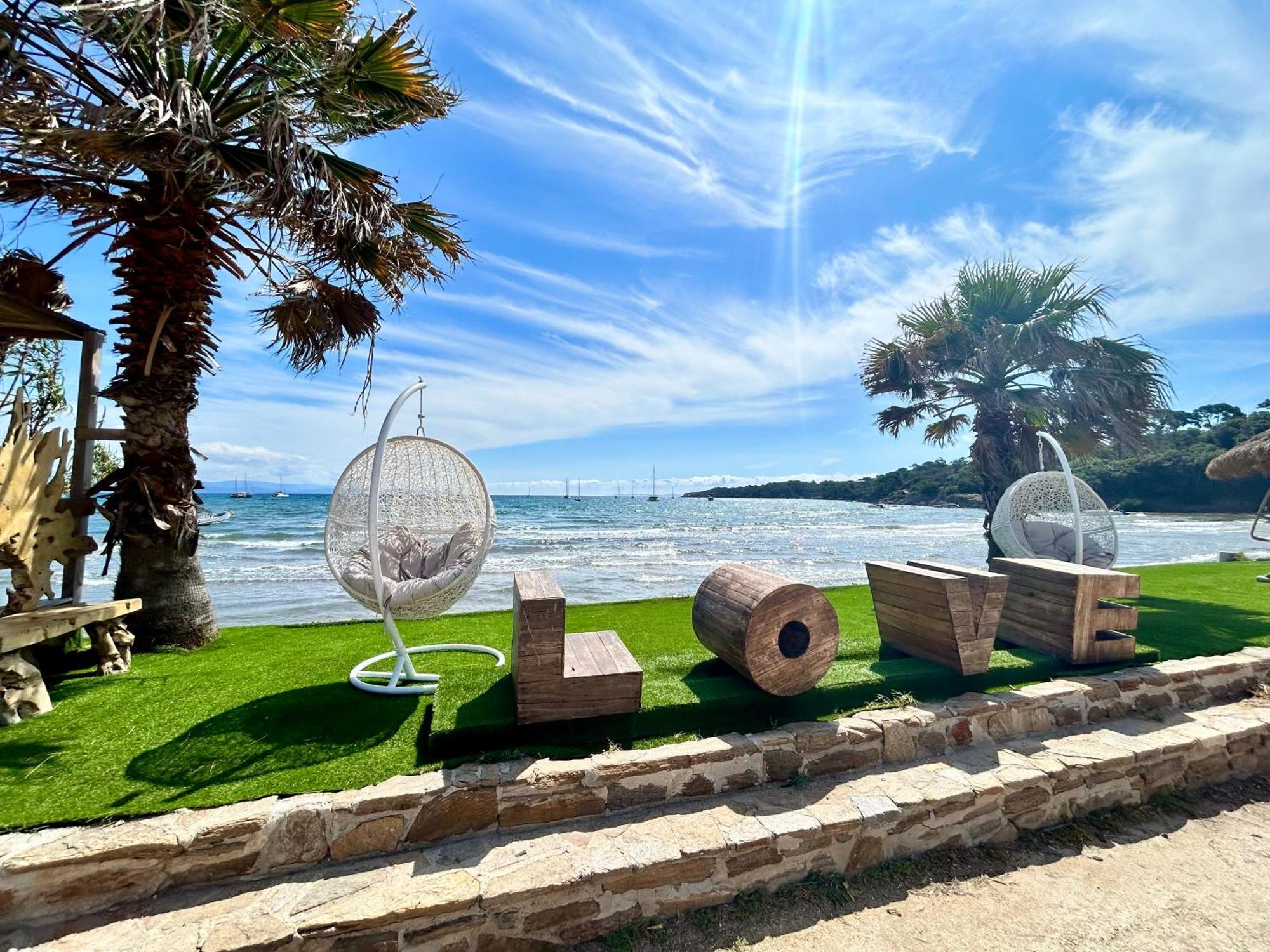 Playa Pachamama Hotel Hyeres Bagian luar foto