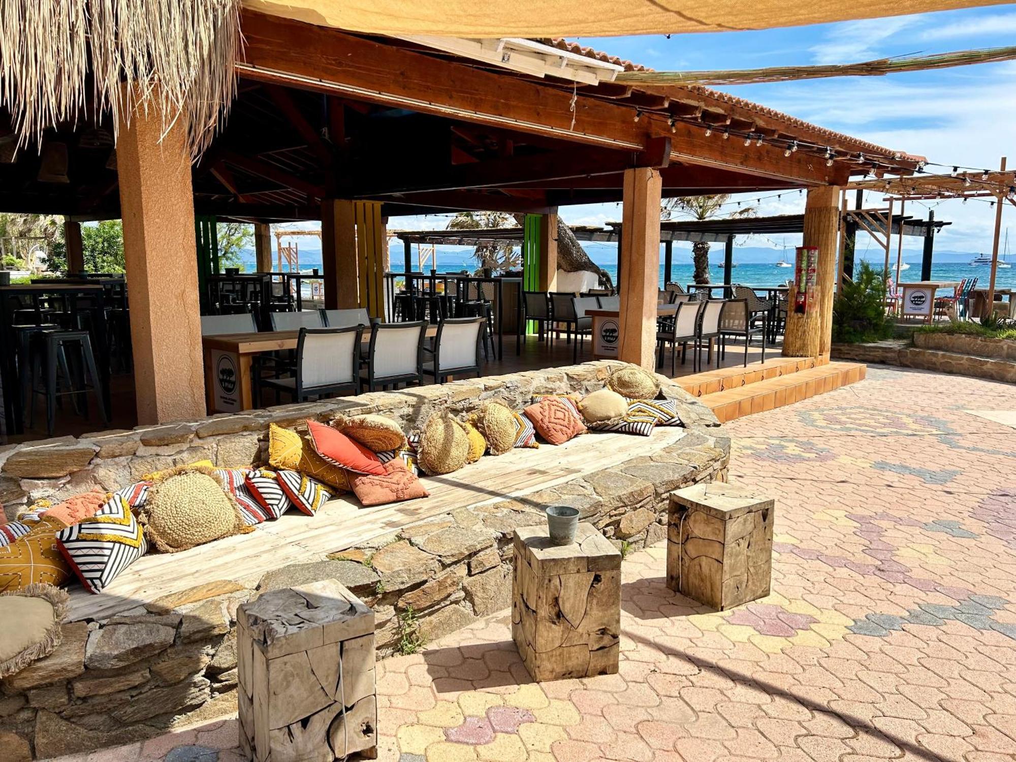 Playa Pachamama Hotel Hyeres Bagian luar foto