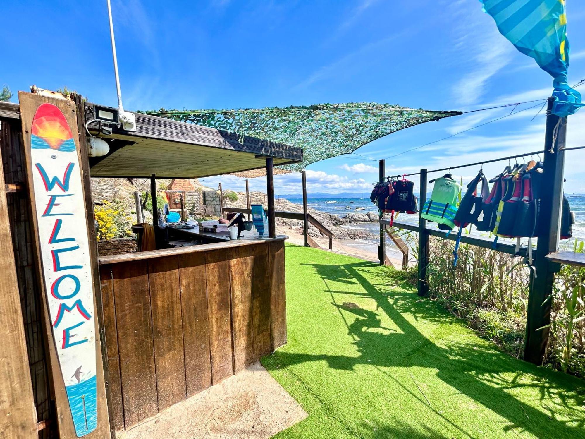 Playa Pachamama Hotel Hyeres Bagian luar foto