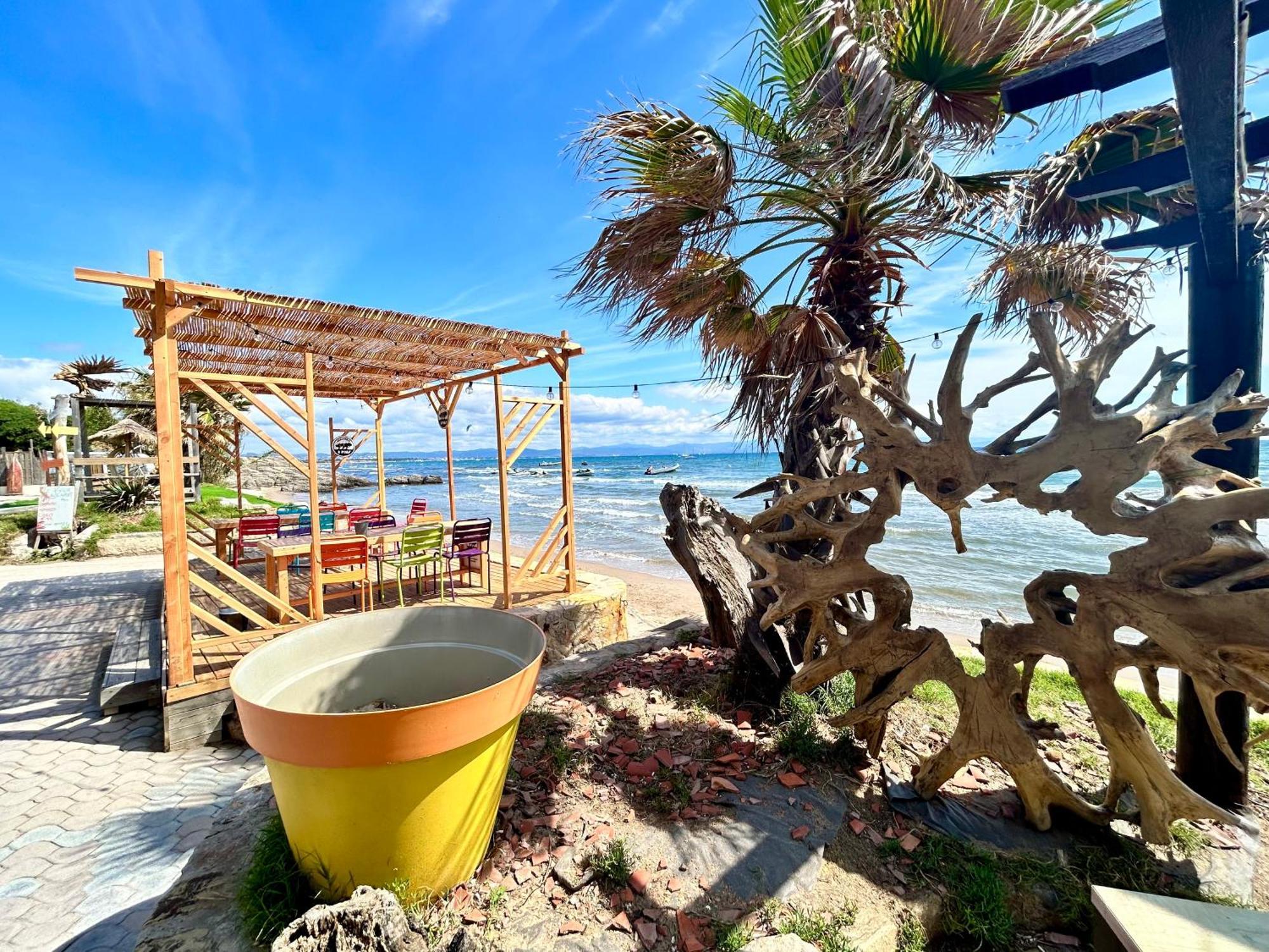 Playa Pachamama Hotel Hyeres Bagian luar foto